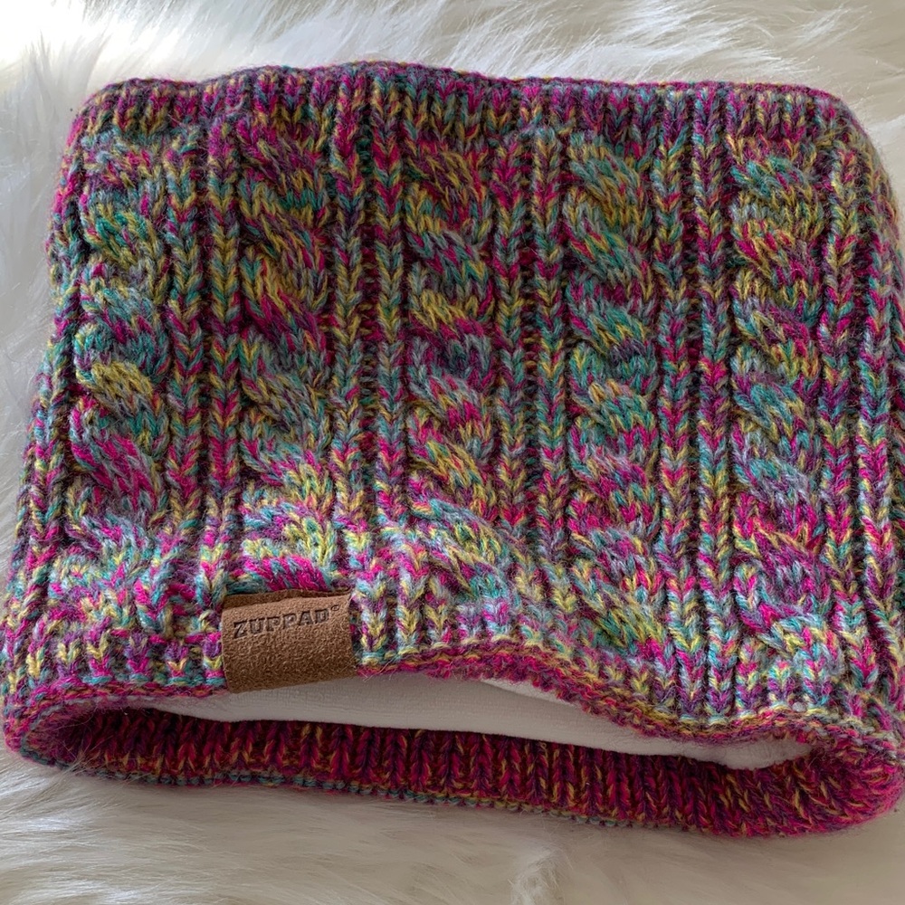 Lovely ZUPPAD Neckwarmer in Like New condition